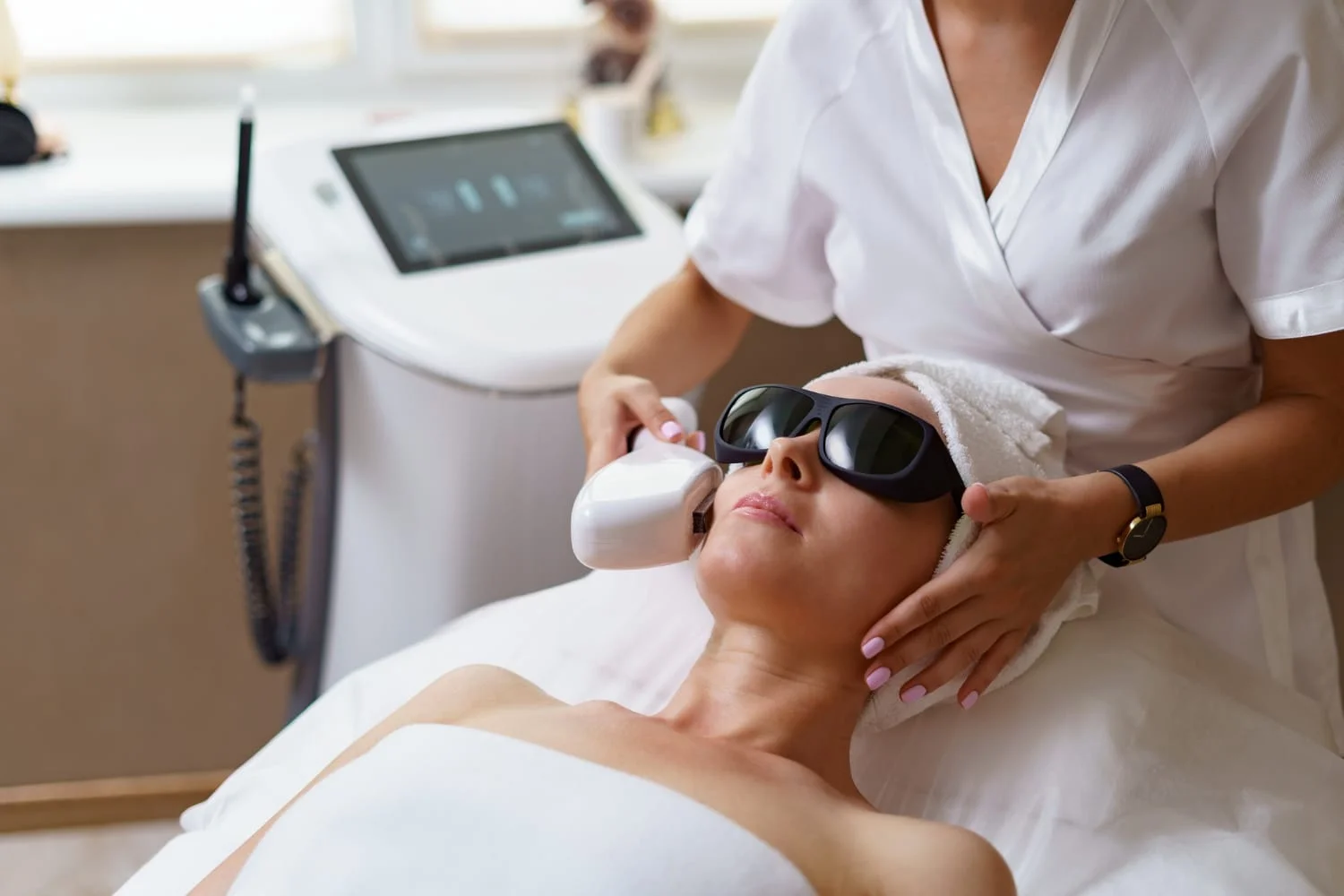 Causas más comunes del vello facial en mujeres. ¿Cómo eliminarlo definitivamente?